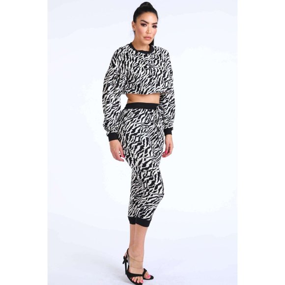Women's Casual Long Sleeve Zebra Printed Crop Top & Matching Jogger Pants Set - Picture 3 of 5